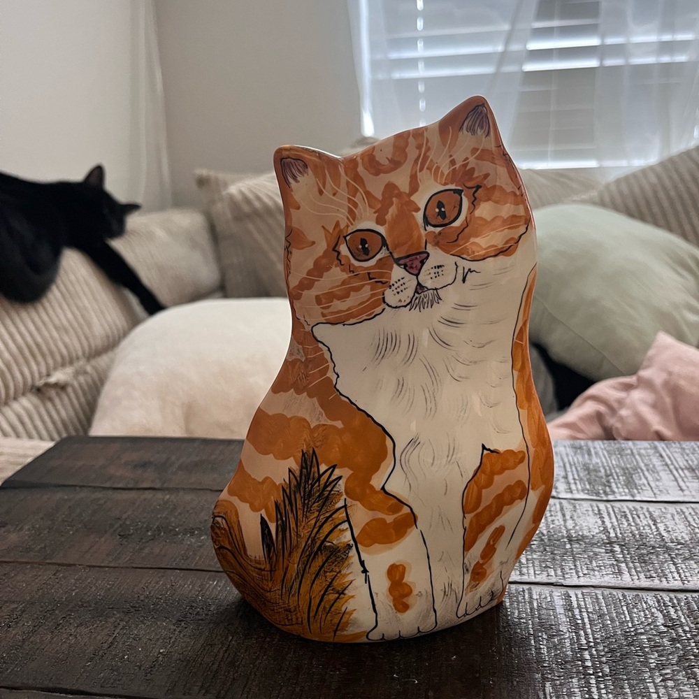 Nina Lyman 2001 Retired Tabby Vase